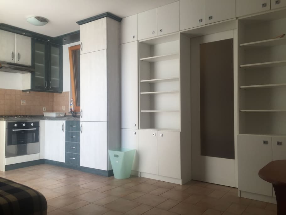 Fully equipped kitchen with living room.