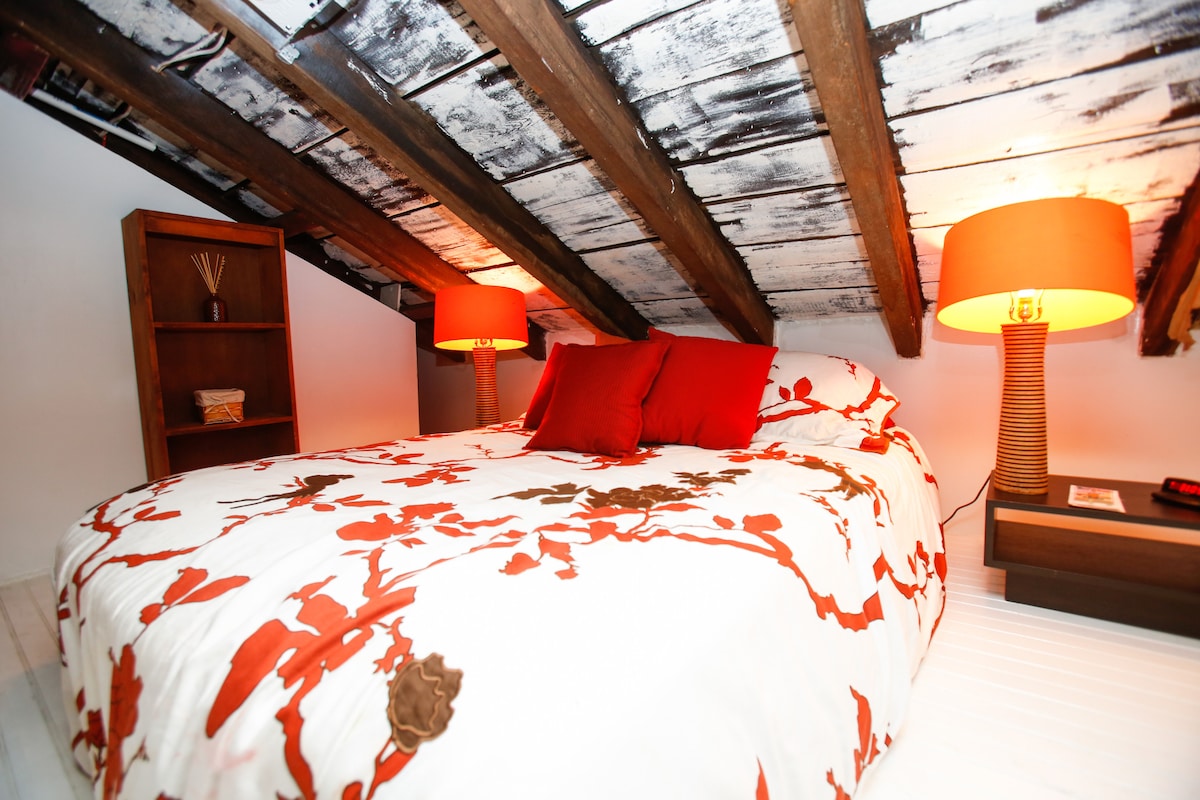 River Suite 3 bed room 2 bath private spa tub courtyard entrance large shower 4  showerheads for second floor smart DIRECTV refrigerator