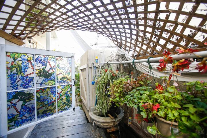 9a Fleur De Lis Mansion Spa/Pool, B&B # 317134 gallery image 2