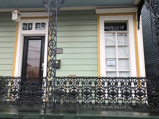 Lovely 2-story Extended Stay, off St Charles 2120