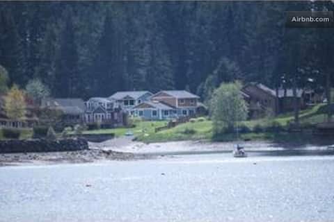 Stunning Waterfront Home in Poulsbo | Beach Access
