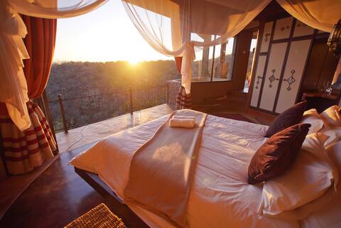 Luxury 1 Bed Boutique Suite with Breathtaking View