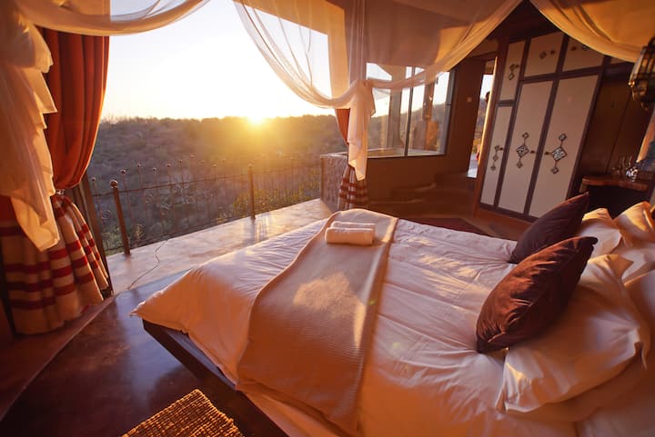Luxury 1 Bed Boutique Suite with Breathtaking View