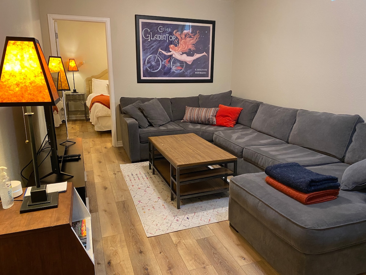 Popular Airbnb listing: Cozy & private 2-bed, 1 bath near RiNo/Mission in Cole