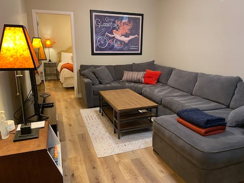 Popular Airbnb listing: Cozy & private 2-bed, 1 bath near RiNo/Mission in Cole