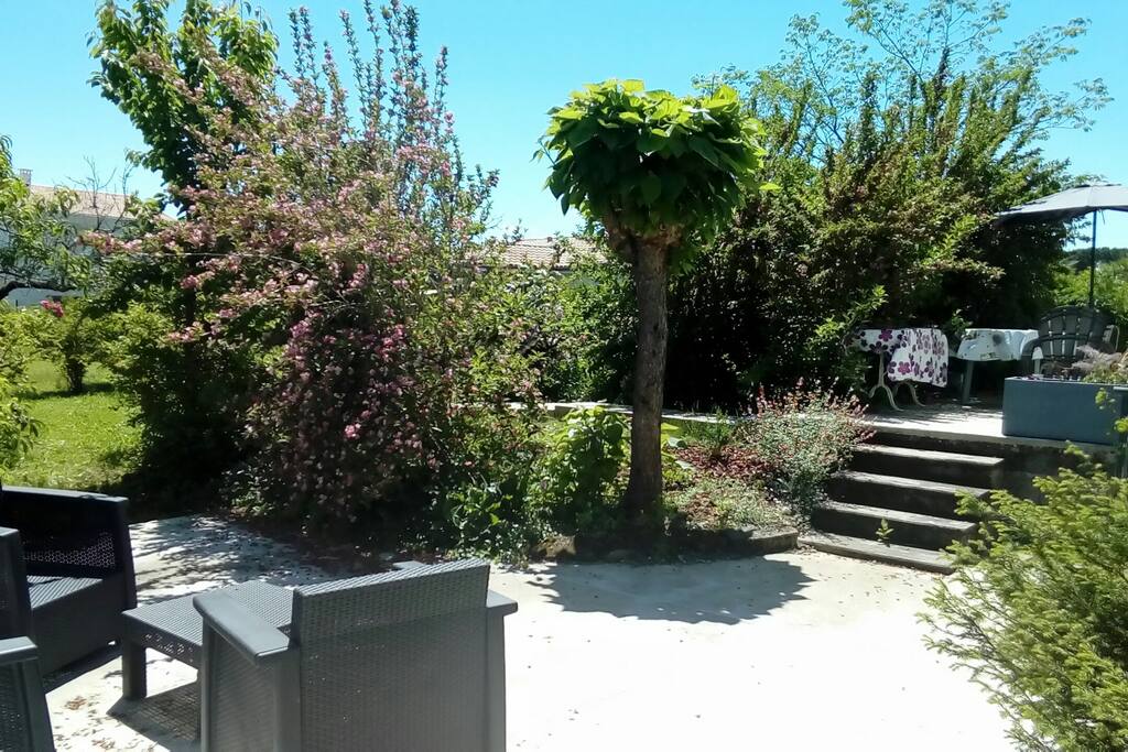 Espaces salon et espace repas differents