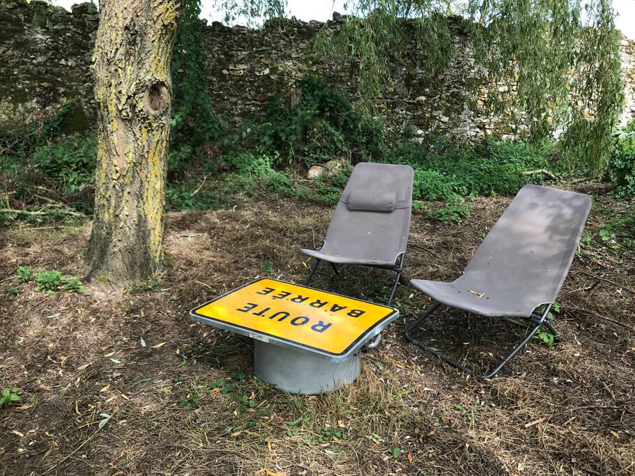 Coin détente dans le jardin