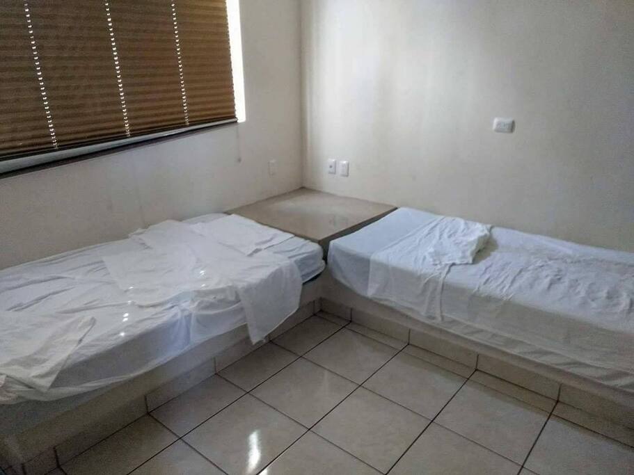 Habitación con 2 camas individuales
