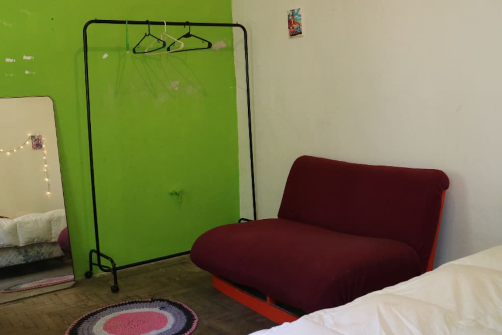 It has a space to clothes and chillin'