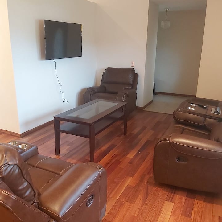 Cheerfull 3-bedrooms/2-bathrooms Home With Pool - Port St. Lucie, FL