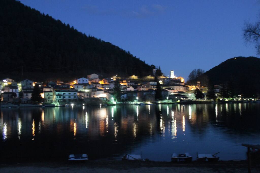 Piediluco at night