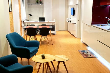 Modern, exclusive apartment in financial centre.