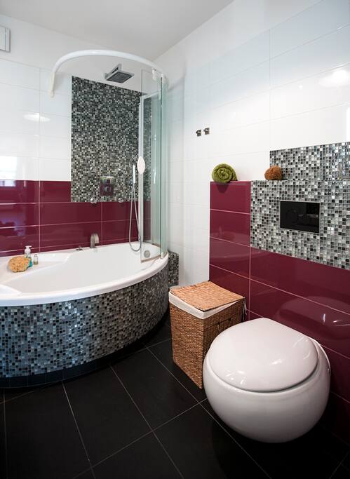 Beautiful bathroom with tube.