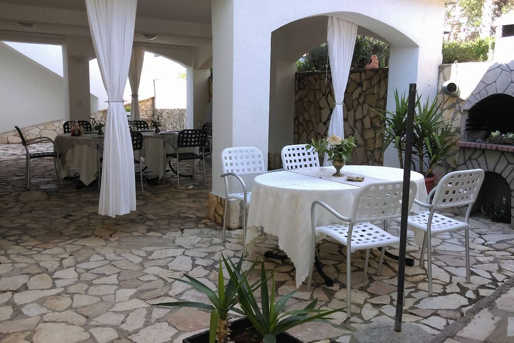 grill and dining