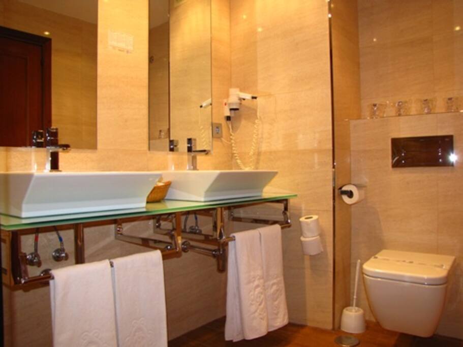 Apartamentos Catedral en Valladolid foto lavabo 1