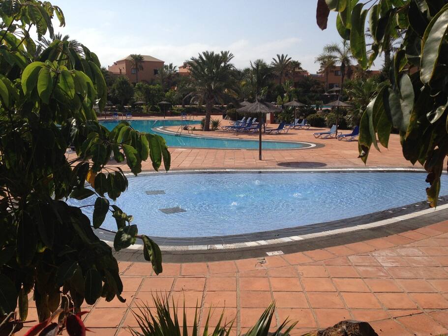 Kleinerer Pool und Kinderbecken