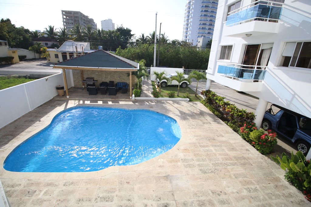 Área social con piscina-Jacuzzi y gazebo