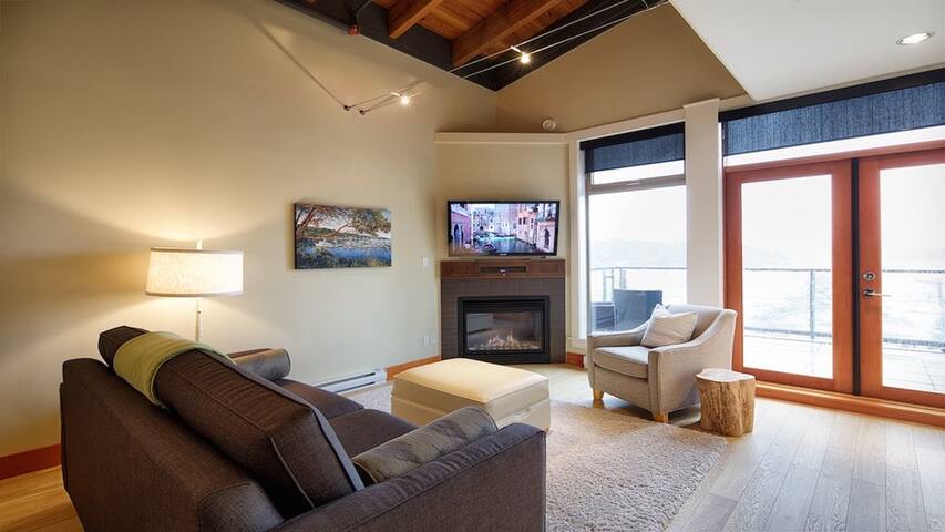Ocean View Apartment Salt Spring Island – Unit 203 gallery image 5