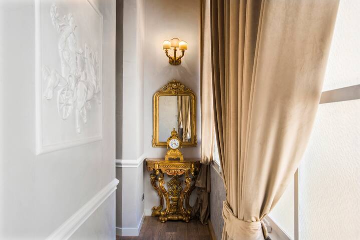 Elegant 2BR steps from Spanish Steps gallery image 3