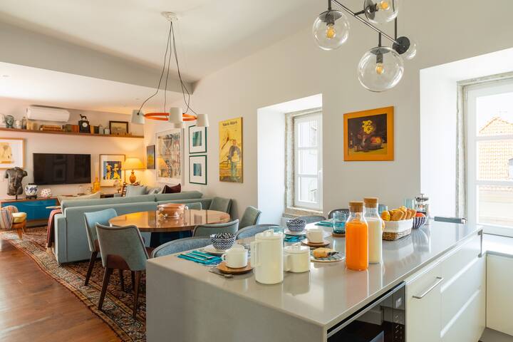 LUXURIOUS, PRIVATE GARDEN & HEATED SWIMMING POOL gallery image 4