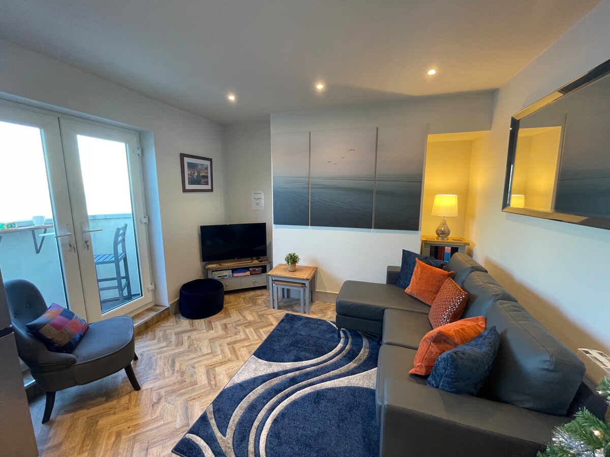 Popular Airbnb listing: Spectacular sea view apartment with balcony in Newby And Scalby