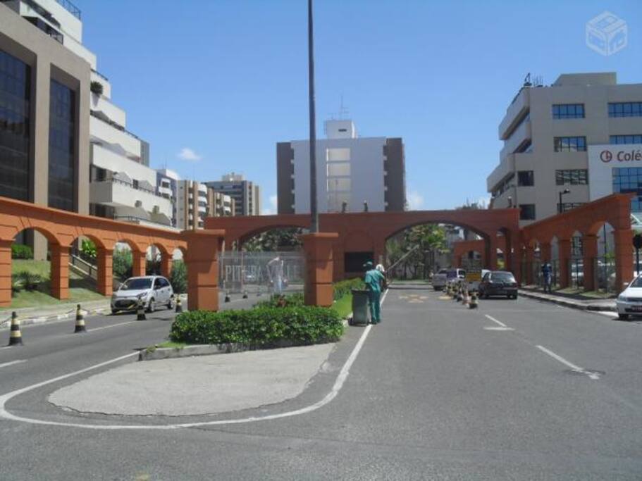 Entrada do Condomínio. Precisa se identificar para entrar no condomínio.