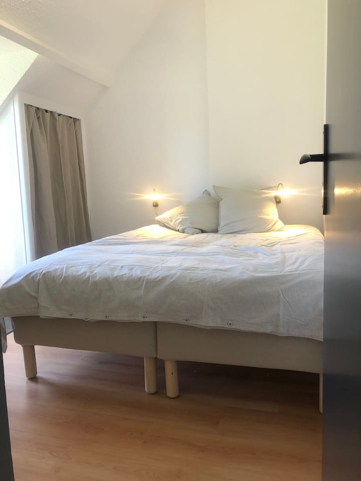 Habitación con cama doble