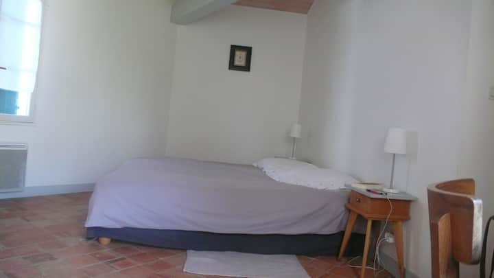 საძინებელი 1