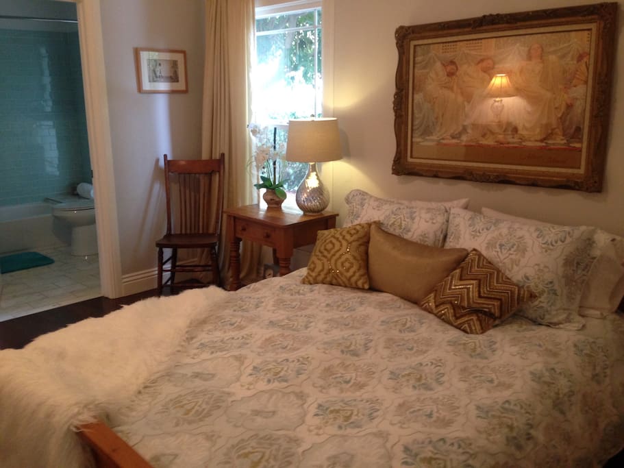 Queen size bed with memory foam mattress.