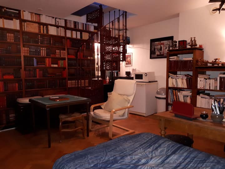 بار /منطقة ألعاب، مدخل إلى السطح