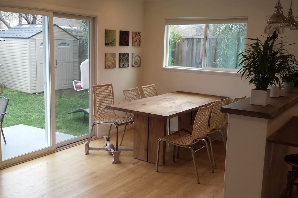 Dining room for 6-10 people