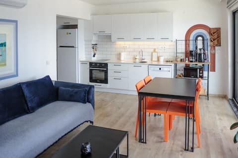 Top Airbnb: Side to Beach Cozy 1+1 With a Wide Open Beach View in Marmaris