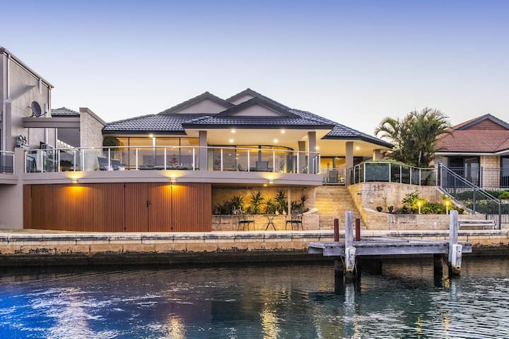 Mandurah Canals, Casa Marina