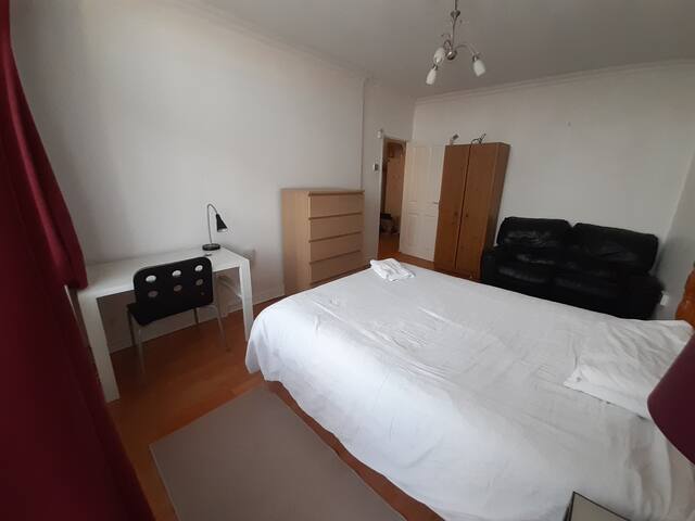 ELONDON LETS managed Airbnb listing 2