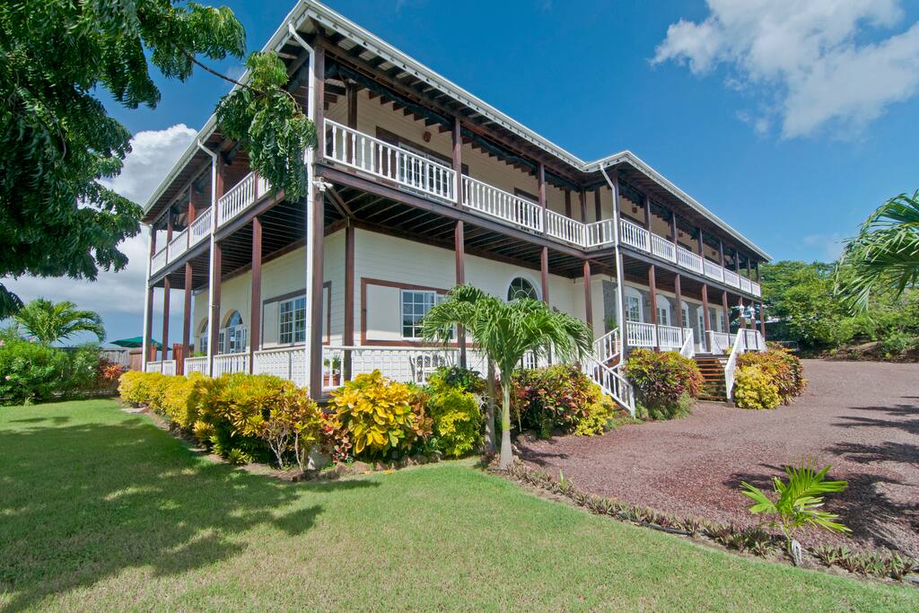 We like this view of the southwest corner of the villa.