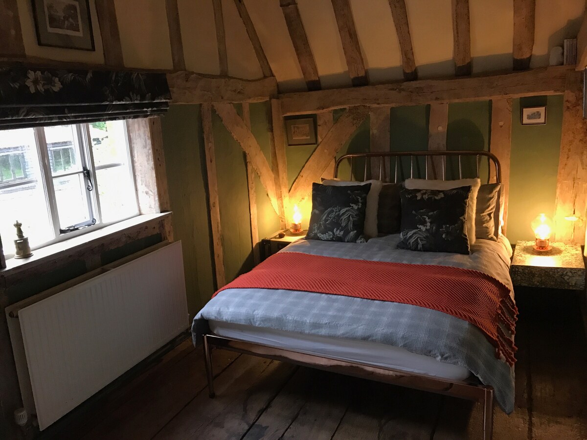 غرفة نوم ثالثة بسرير مزدوج