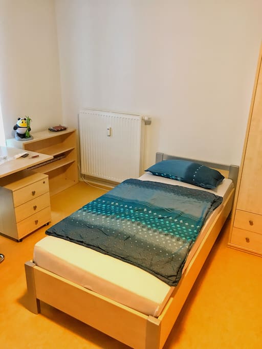 Schlafzimmer (von rechts)