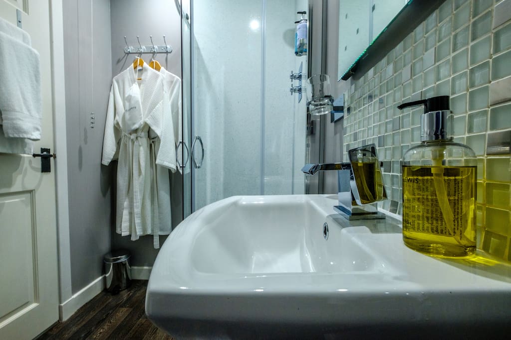 Ensuite shower room
