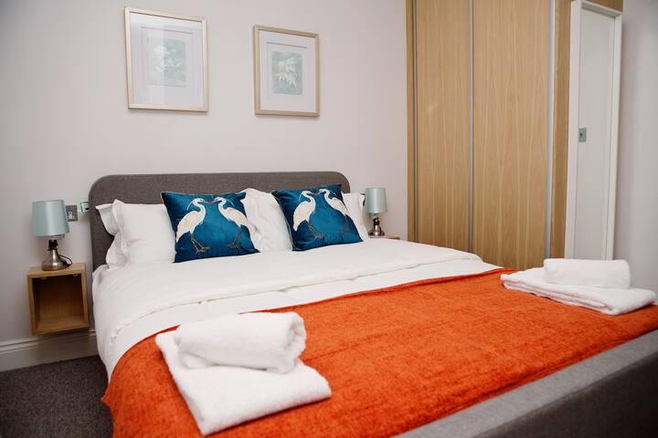 Soho Chambers Apt C, 2nd Floor by Indigo Flats gallery image 2