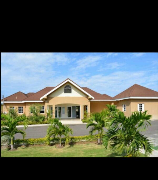 club house, access to pool