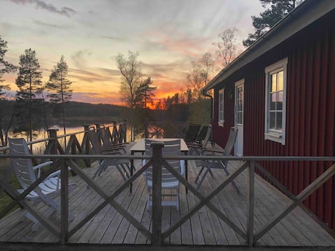 Lakefront accommodation of 120 sqm with private jetty