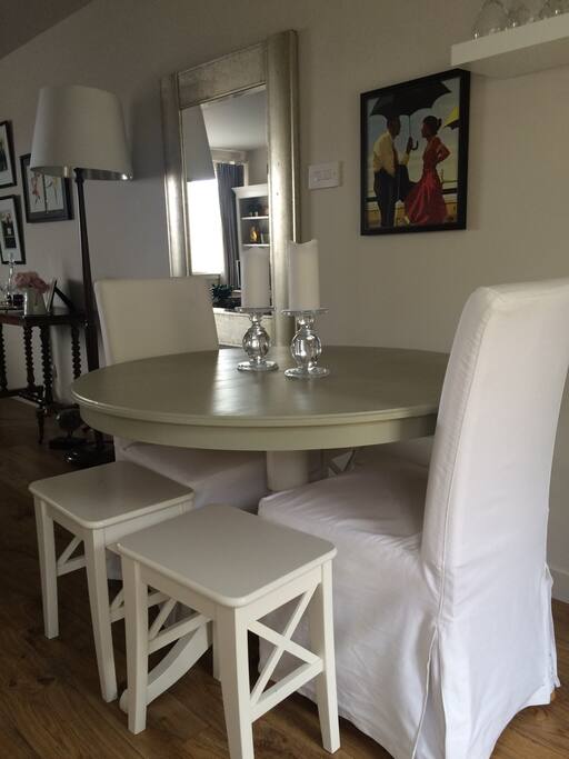The convenient dining area. Next to the kitchen with a a view of the patio.