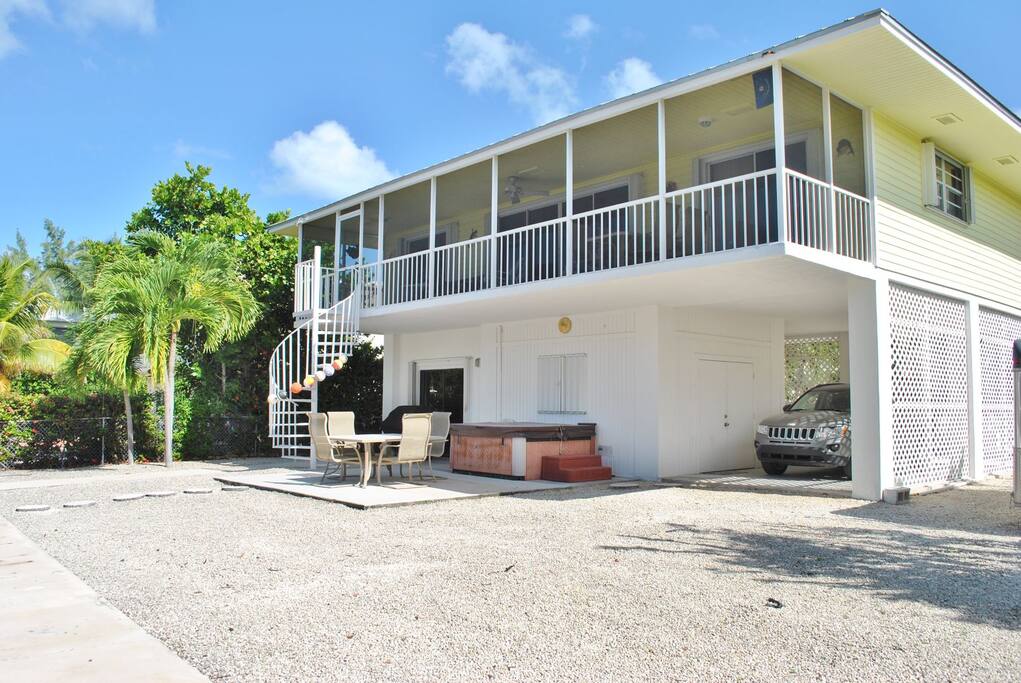Spacious back patio overlooking canal. Comfortable & spacious outdoor BBQ and dining area.