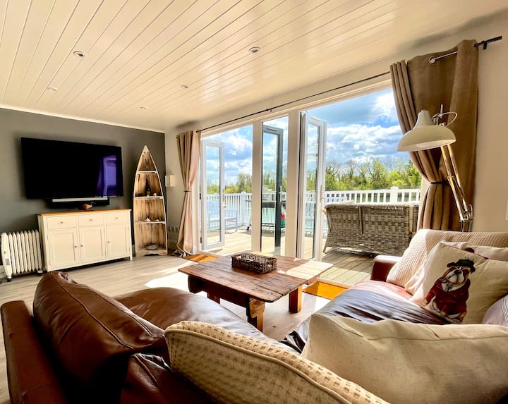 Holiday Lodge Next To The Water And The Action - Cirencester
