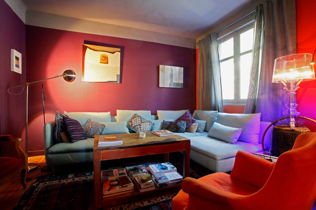 Salon avec canapé et fauteuils