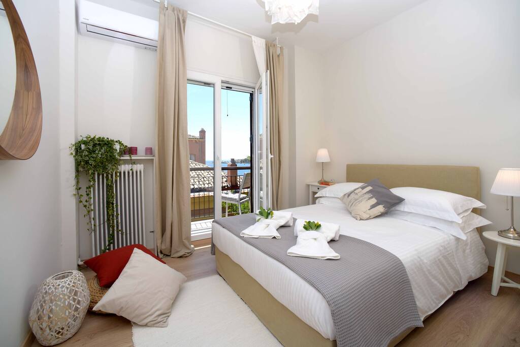 Schlafzimmer 1