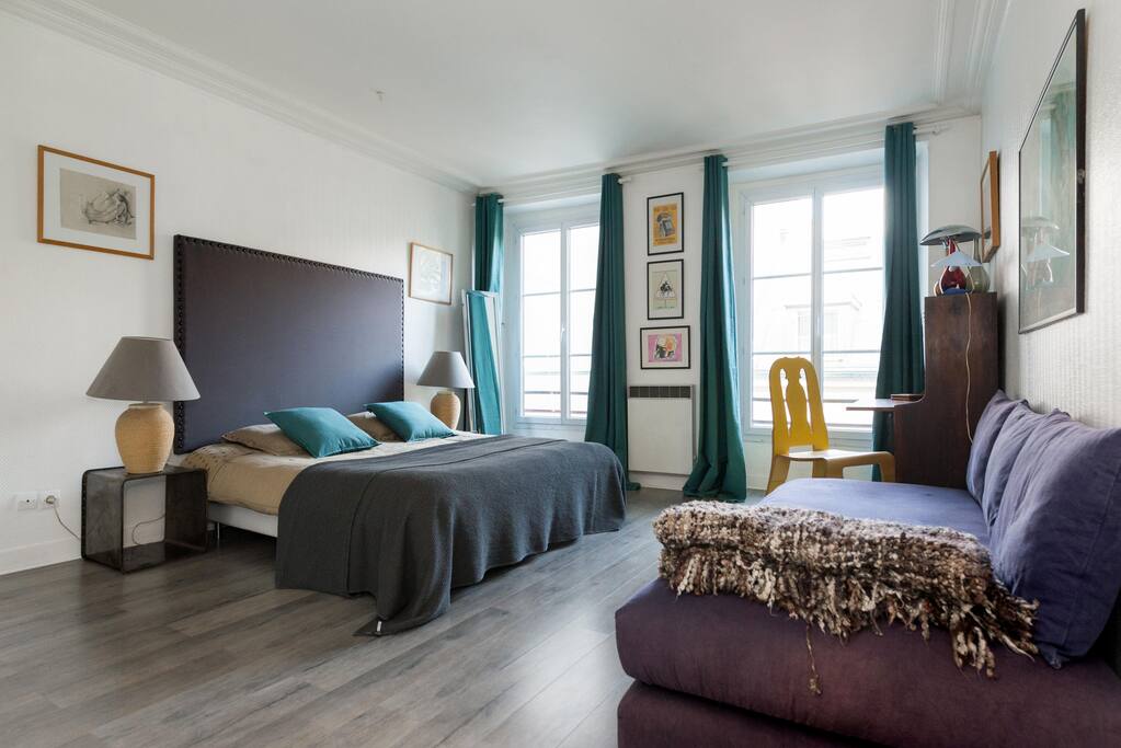 1 king size bed and 1 single bed