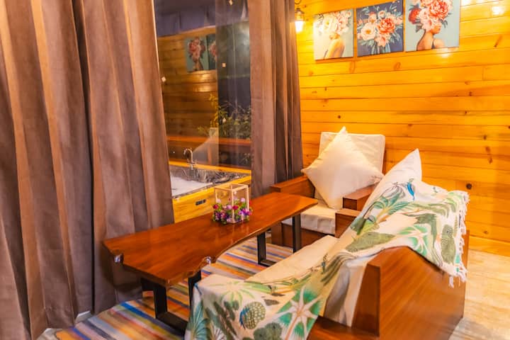 The Kingfisher-treehouse+jacuzzi By "The Skydrift" - Mussoorie