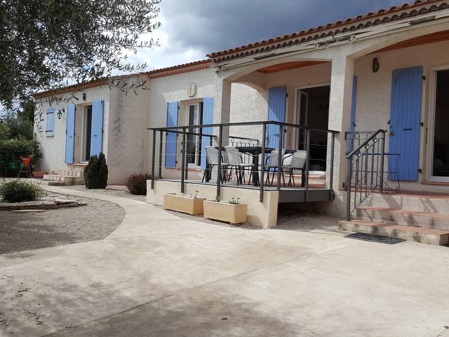 villa avec studio (au bout de l'allée) pour 10 pers