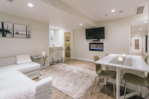 “Pacific Spirit Park”  SAUNA new 2 bdrm
Kerrisdale